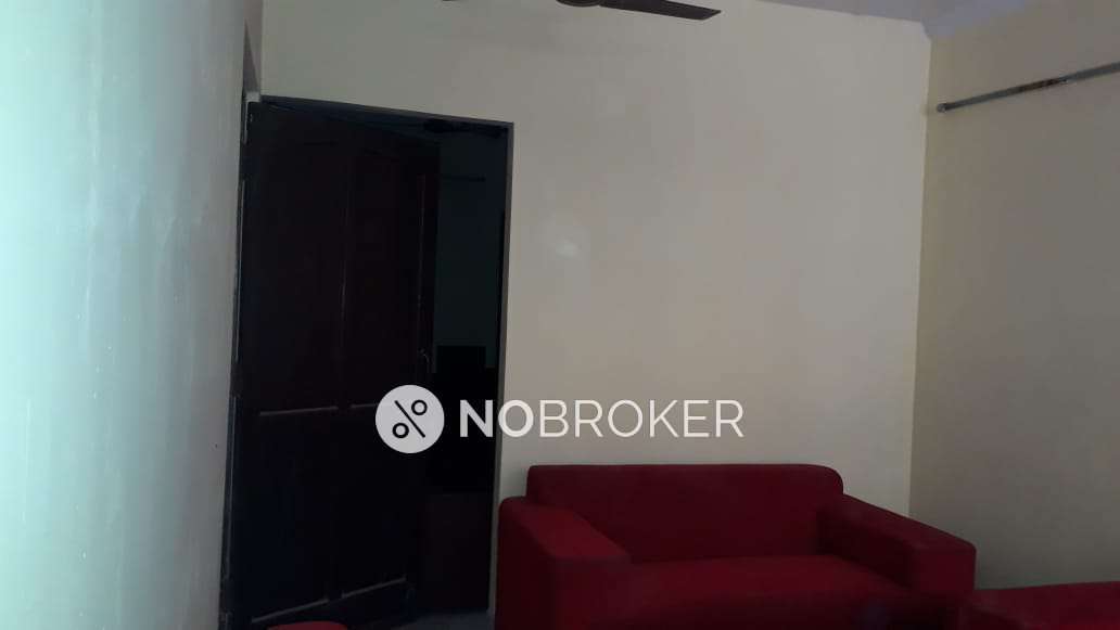 1 BHK Flat In Green Pahalwan Building for Rent  In Vasant Kunj