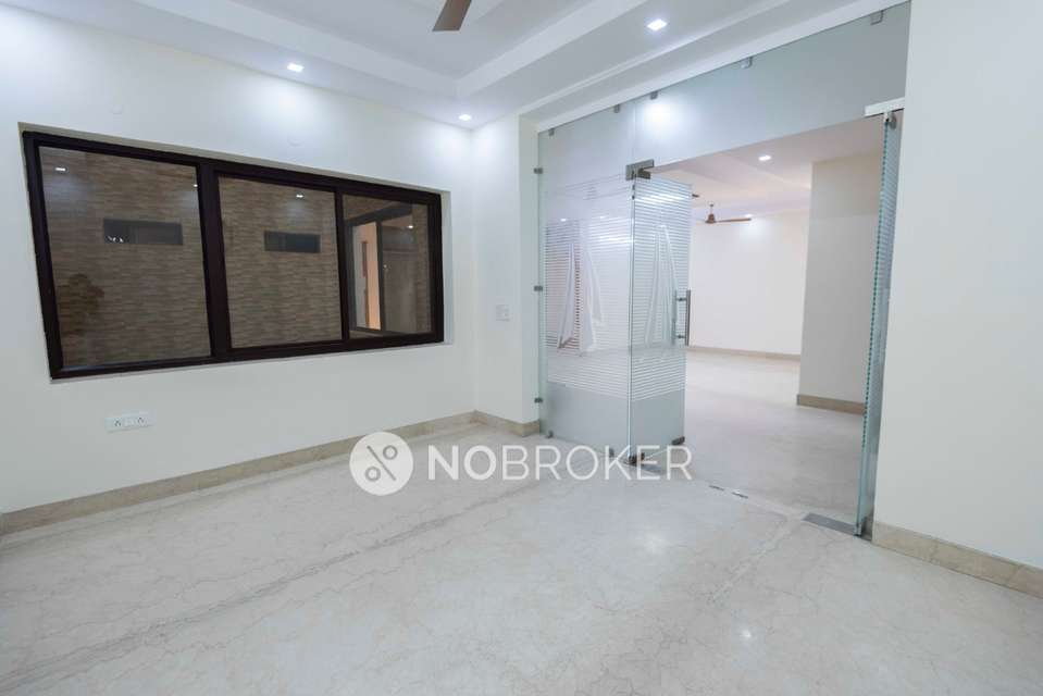 4 BHK Villa In Shantivilla Apartments For Sale  In East Punjabi Bagh