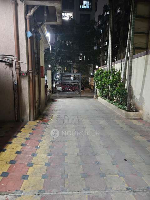 2 BHK Flat In Rukmini Chs For Sale  In Santacruz East