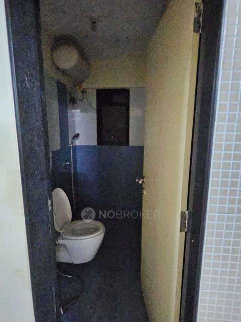 2 BHK Flat In Rukmini Chs For Sale  In Santacruz East