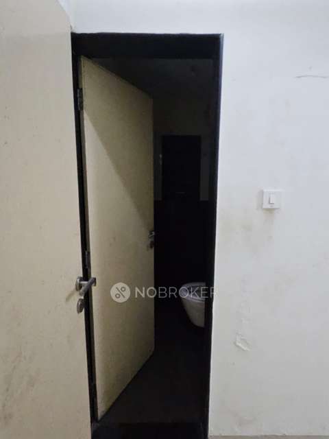 2 BHK Flat In Rukmini Chs For Sale  In Santacruz East