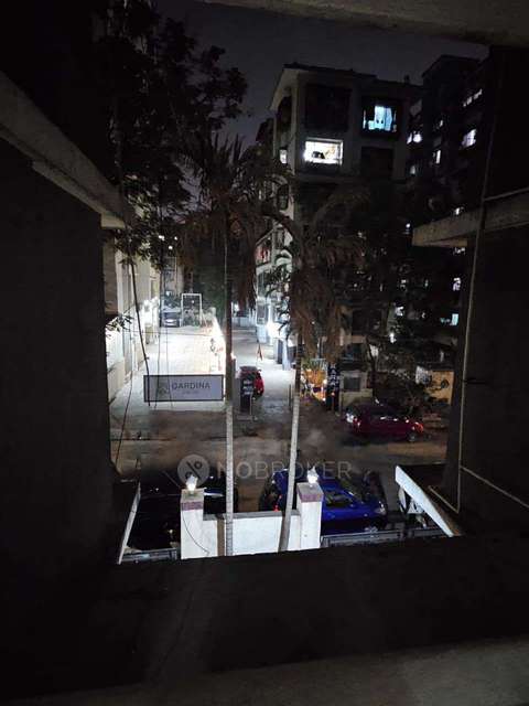 2 BHK Flat In Rukmini Chs For Sale  In Santacruz East