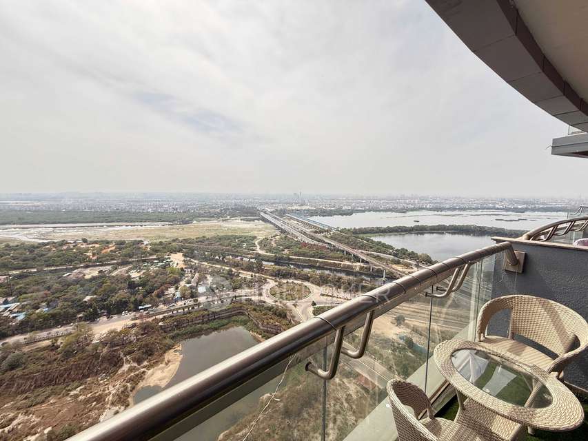 1 RK Flat In Supertech Supernova for Rent  In Sector 94