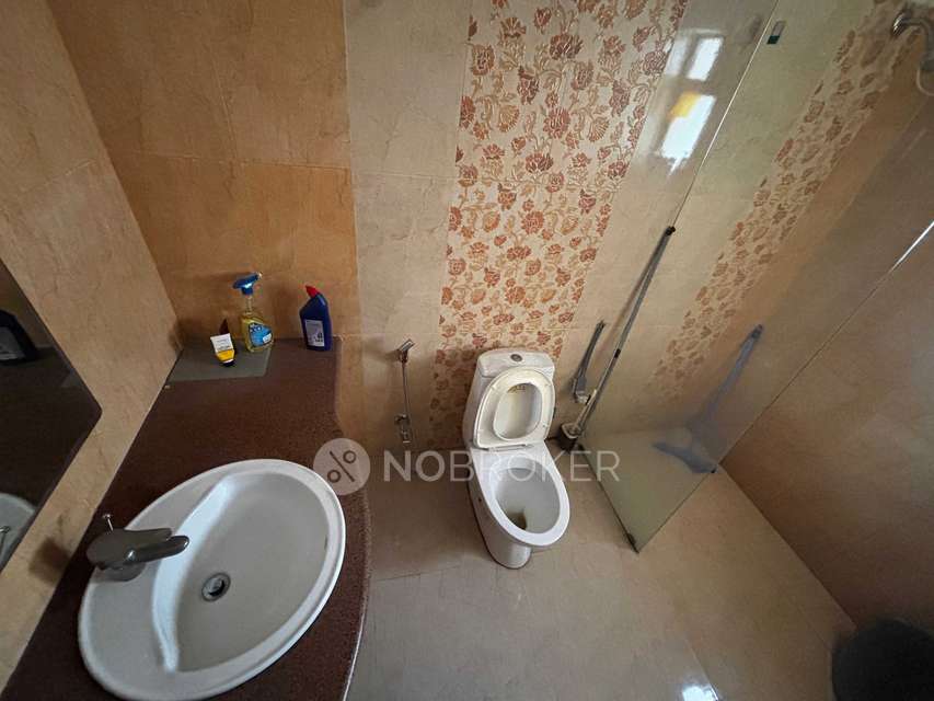 Single Room for Male In 3 BHK  In Gera Regent Park  In Baner