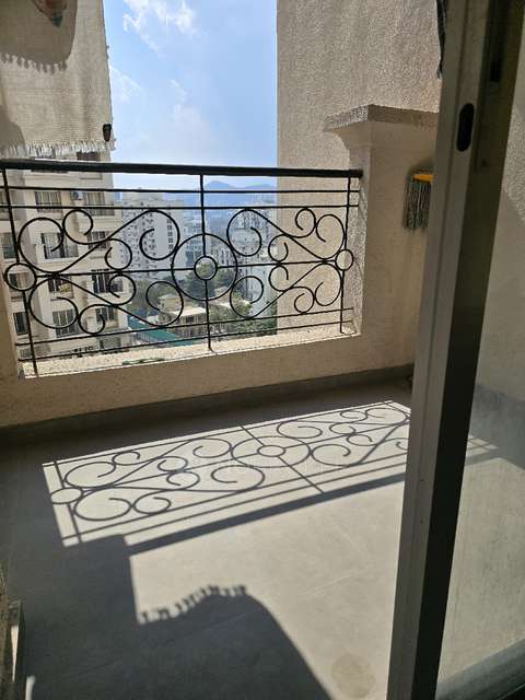 Shared Room for Female In 2 BHK  In Puraniks Aldea In Baner