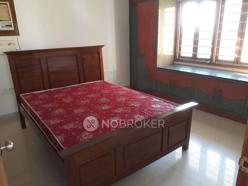 Single Room for Male In 4 BHK  In Hill Ridge Springs In Gachibowli