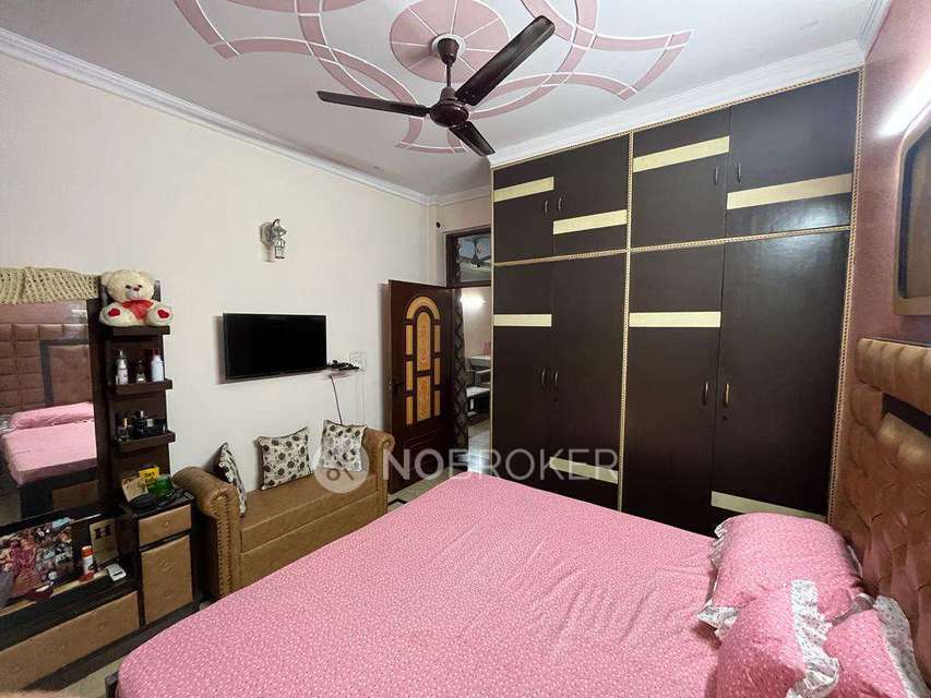 3 BHK Flat In Standalone Building  For Sale  In Uttam Nagar