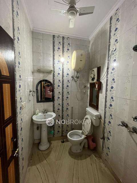 3 BHK Flat In Standalone Building  For Sale  In Uttam Nagar