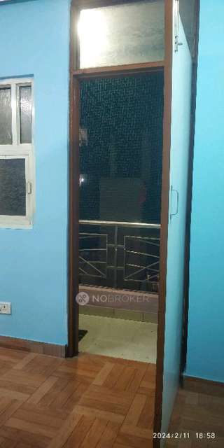 2 BHK Flat In Sr For Sale  In Mayur Vihar Phase 1