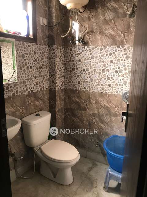 2 BHK Flat In Standalone Building  For Sale  In Sarai Rohilla