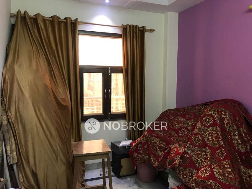 2 BHK Flat In Standalone Building  For Sale  In Sarai Rohilla