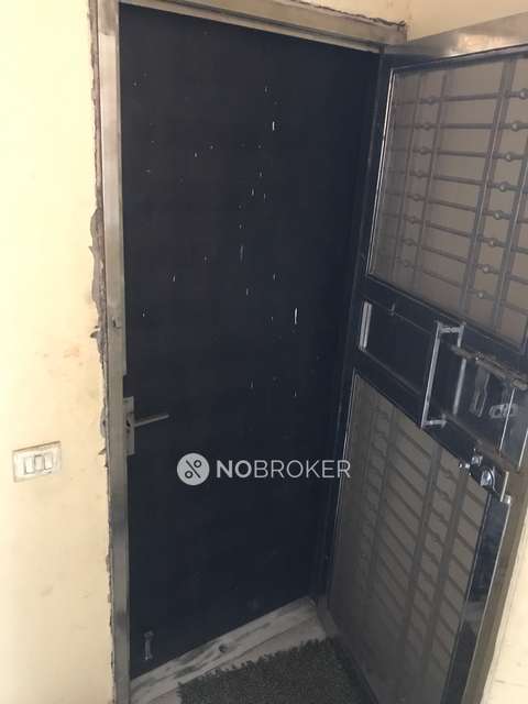 2 BHK Flat In Standalone Building  For Sale  In Sarai Rohilla