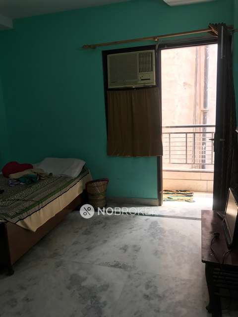 2 BHK Flat In Standalone Building  For Sale  In Sarai Rohilla
