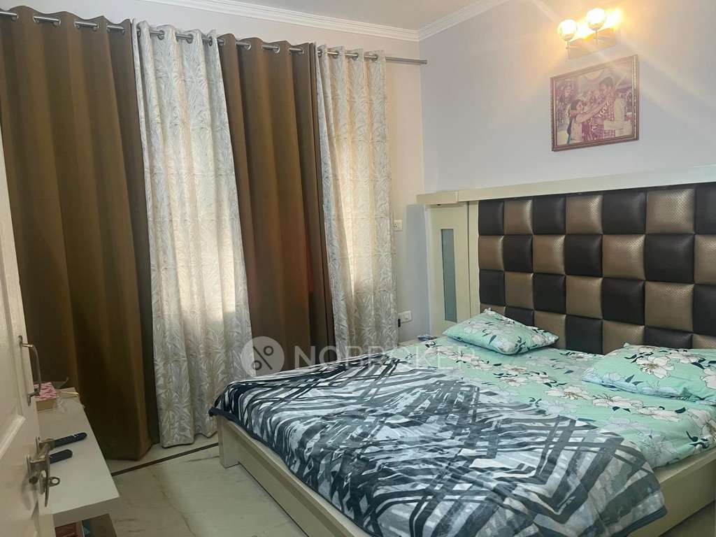 Sivaji soceity Kalkaji Without Brokerage Fully furnished 3 BHK Flat for Sale in Sivaji soceity