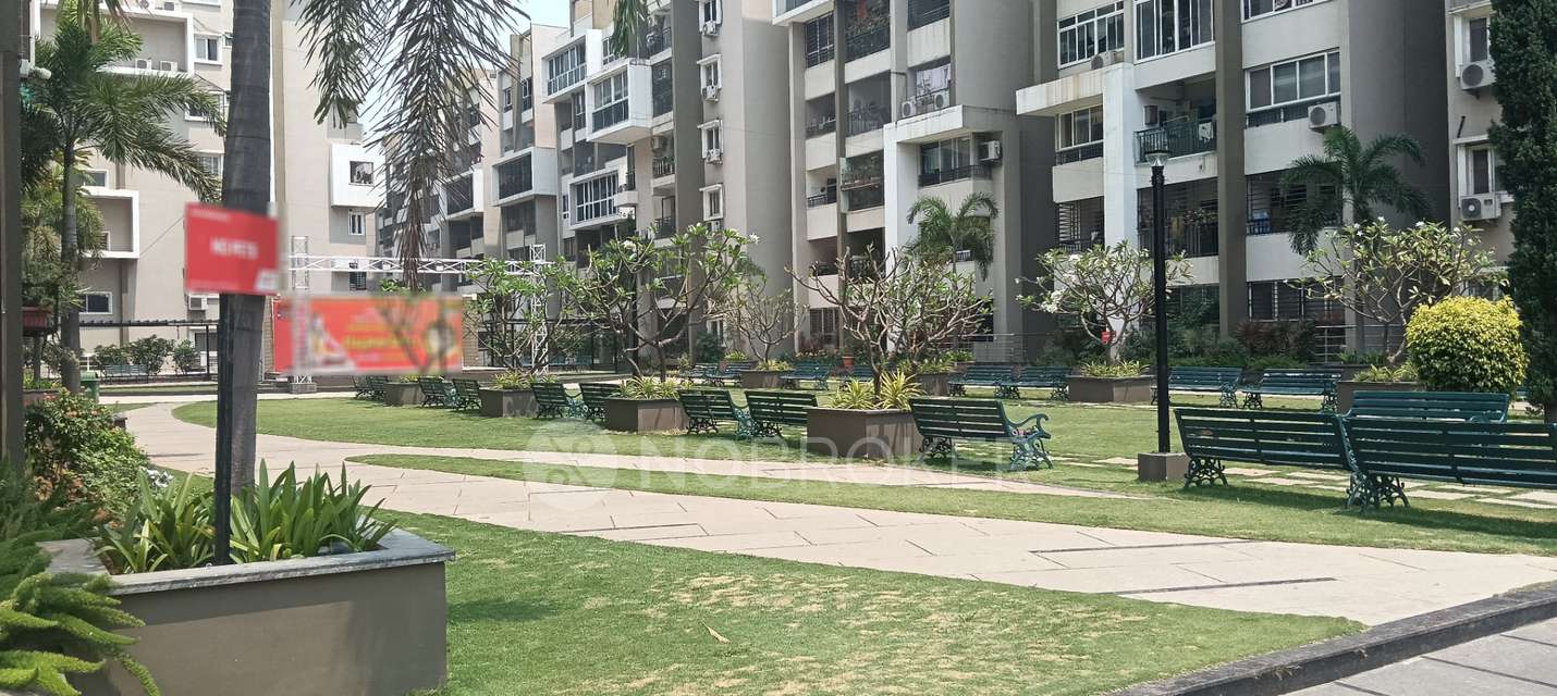 3 BHK Flat In Vasavi Brindavanam For Sale  In  Moti Nagar, Hyderabad