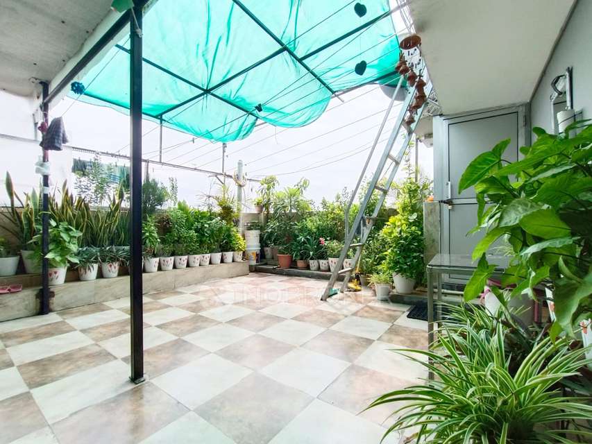 4+ BHK Flat For Sale  In Govindpuri