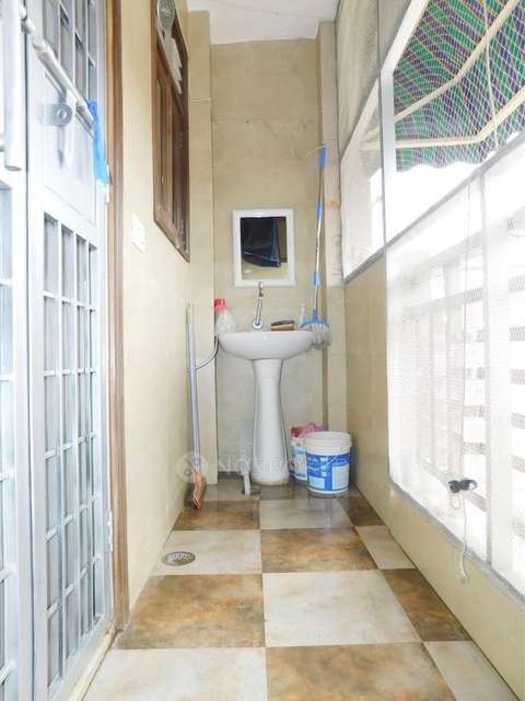 4+ BHK Flat For Sale  In Govindpuri
