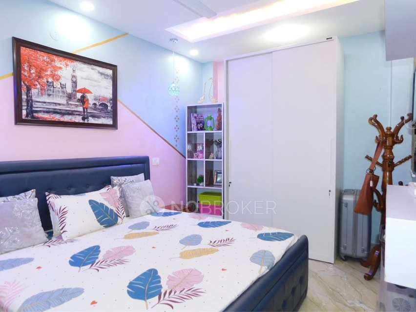 4+ BHK Flat For Sale  In Govindpuri