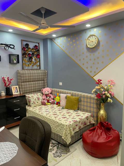 4+ BHK Flat For Sale  In Govindpuri