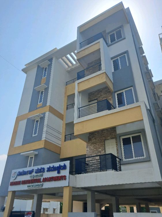 Nirman Navya, Heelalige