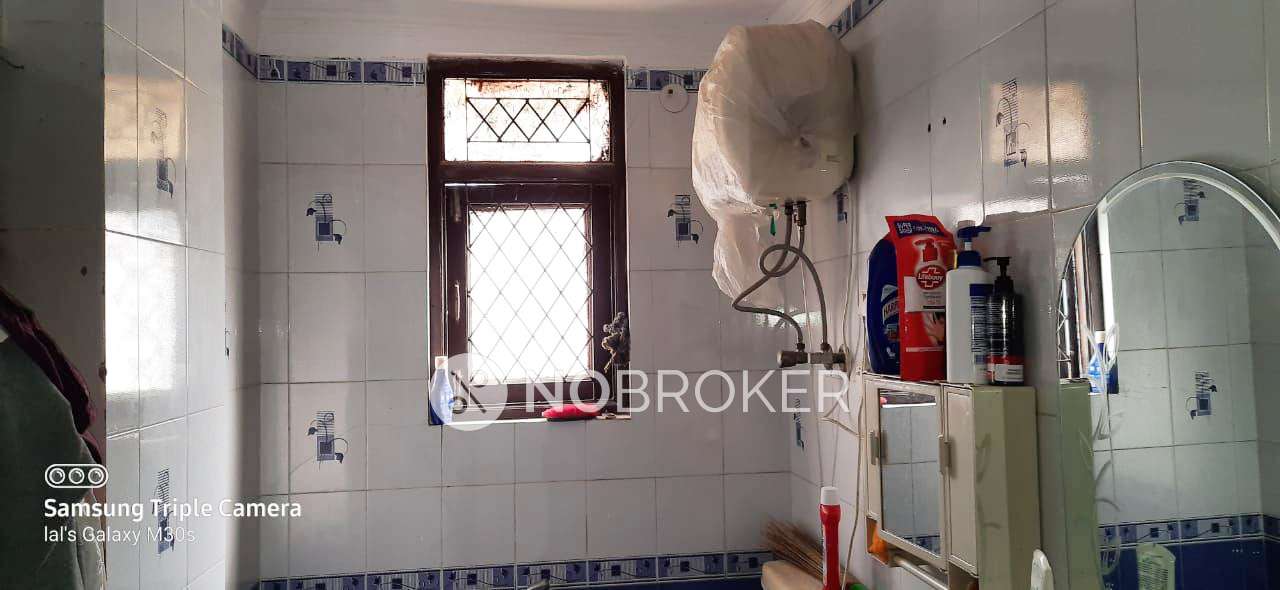 3 BHK Flat In Pushpa Bhawan Apartment For Sale  In Mehrauli