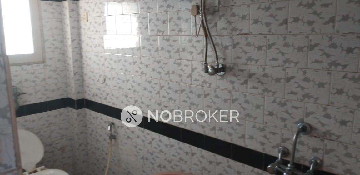 2 BHK Flat In Dheeraj Vaibhav For Sale  In Andheri East