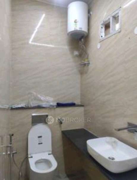 3 BHK Flat In Block U And V Shalimar Bagh Rwa For Sale  In West Shalimar Bagh 