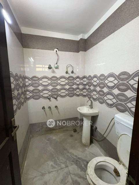 2 BHK Flat In Standalone Building  For Sale  In Alpha 1