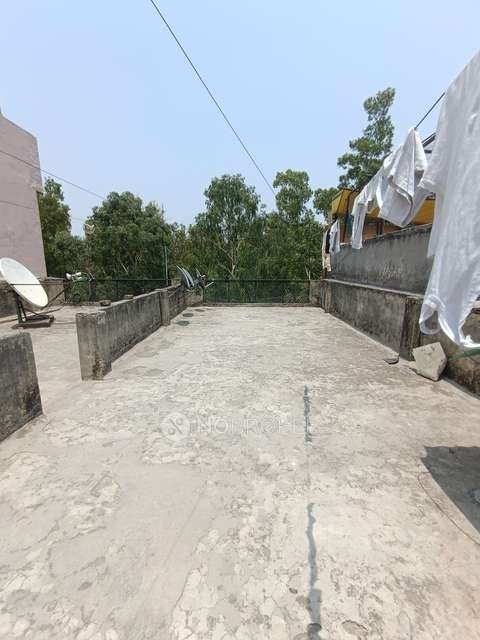 2 BHK Flat In Roof Rights For Sale  In Mayur Vihar