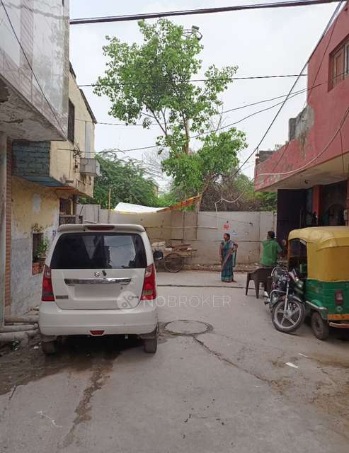 2 BHK Flat In Standalone Building  For Sale  In Patparganj