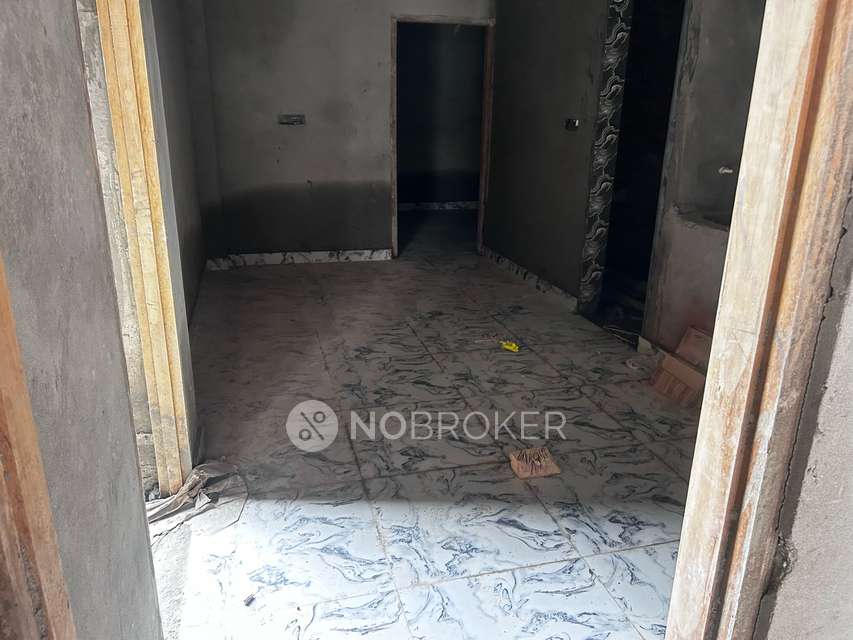 2 BHK Flat In Standalone Building  For Sale  In Patparganj