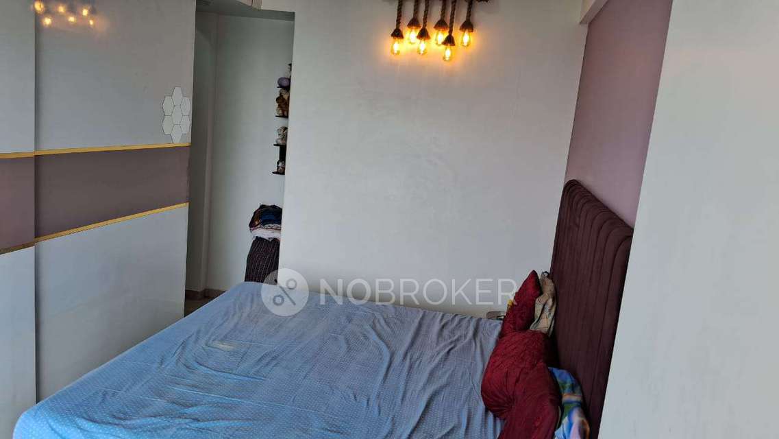 2 BHK Flat In Siddhivinayak Chs, For Sale  In Borivali East