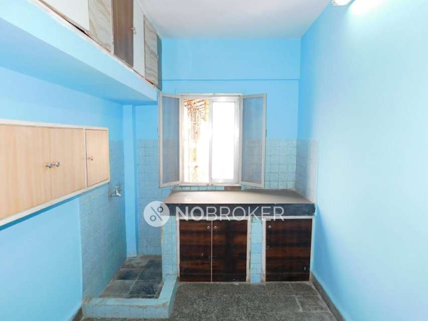 2 BHK Flat In Dwarka Shopping Centre For Sale  In Kurla West