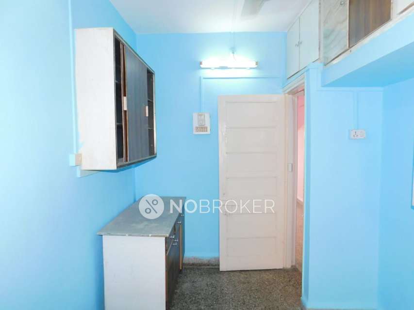 2 BHK Flat In Dwarka Shopping Centre For Sale  In Kurla West