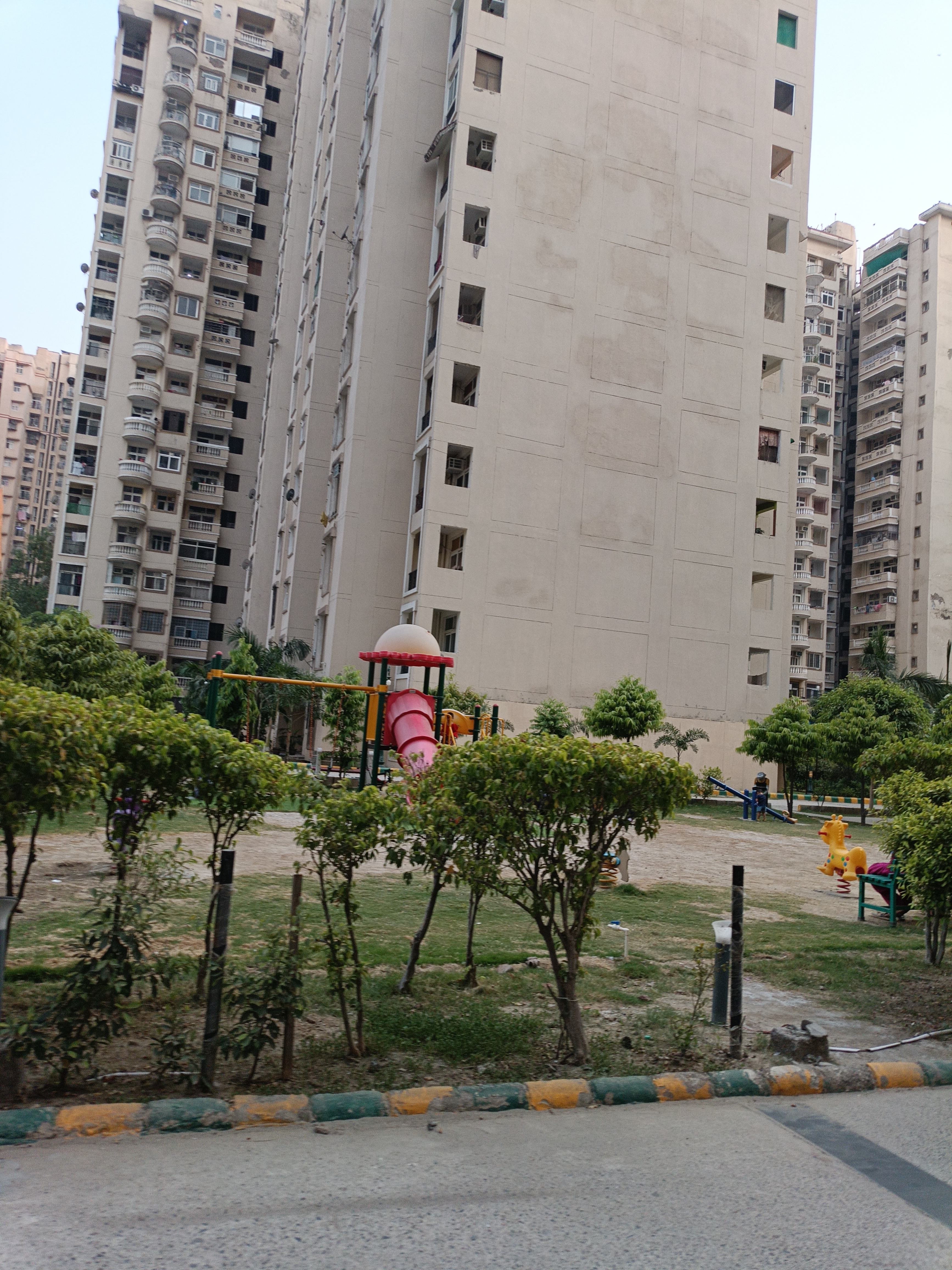 Amrapali Silicon City