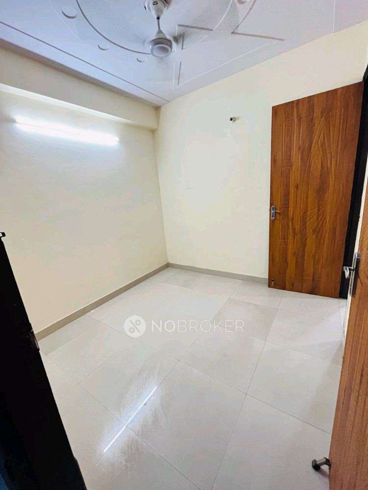 standalone building East Delhi Public School Rent WITHOUT BROKERAGE