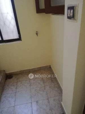 1 BHK Flat In Danapal House for Rent  In Sgs Nursing Home