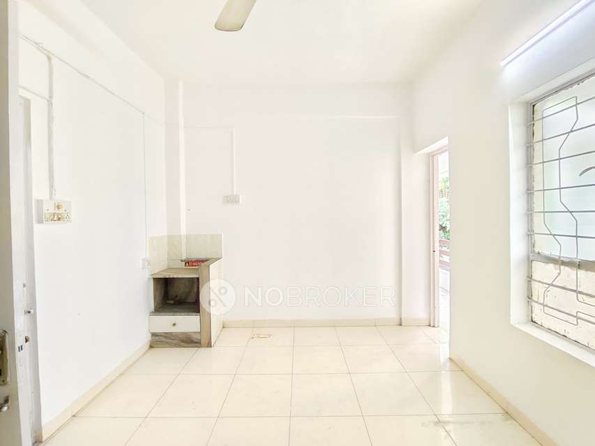 2 BHK Flat In Model Colony for Rent  In Deep Bungalow Chowk