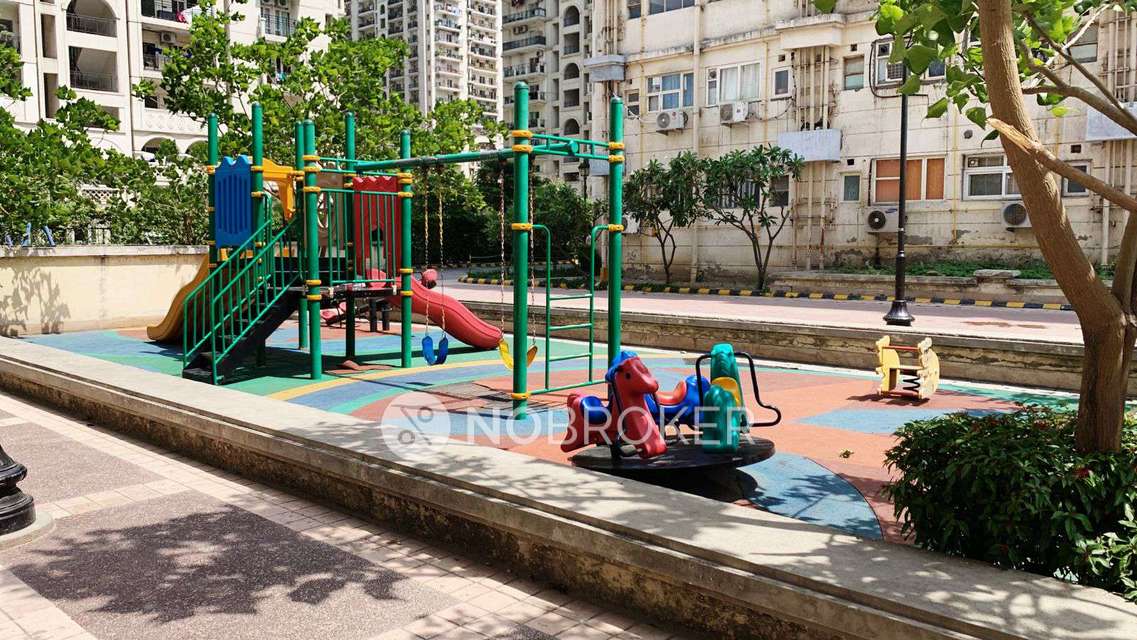 3 BHK Flat In Dlf Capital Greens Phase 3 For Sale  In Moti Nagar