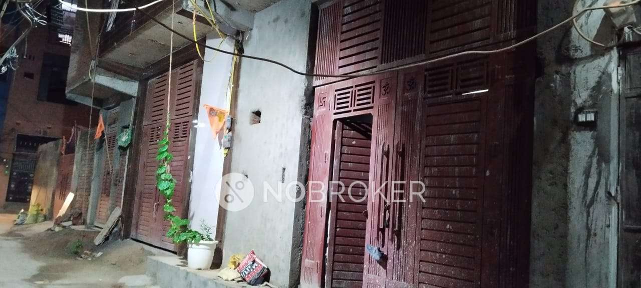 Godown/Warehouse in Ghonda, Delhi for sale 