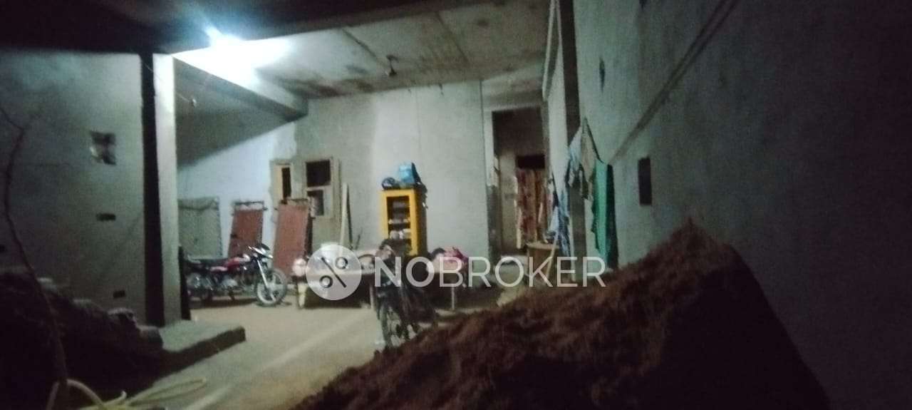 Godown/Warehouse in Ghonda, Delhi for sale 