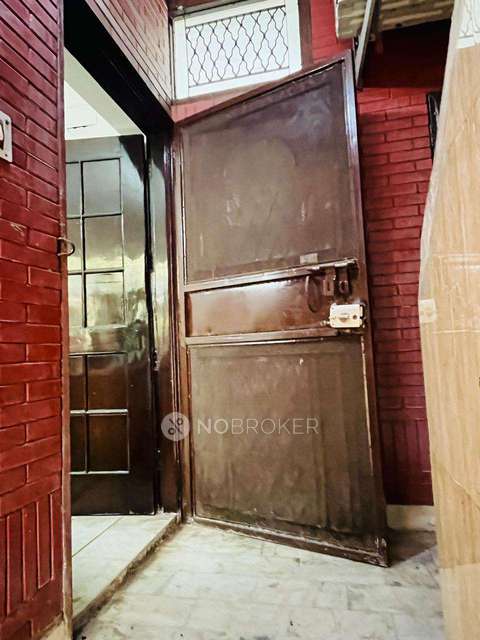 2 BHK Flat For Sale  In Shalimar Bagh