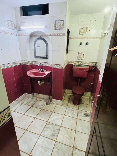 2 BHK Flat For Sale  In Shalimar Bagh