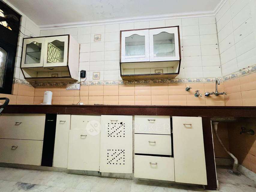 2 BHK Flat For Sale  In Shalimar Bagh