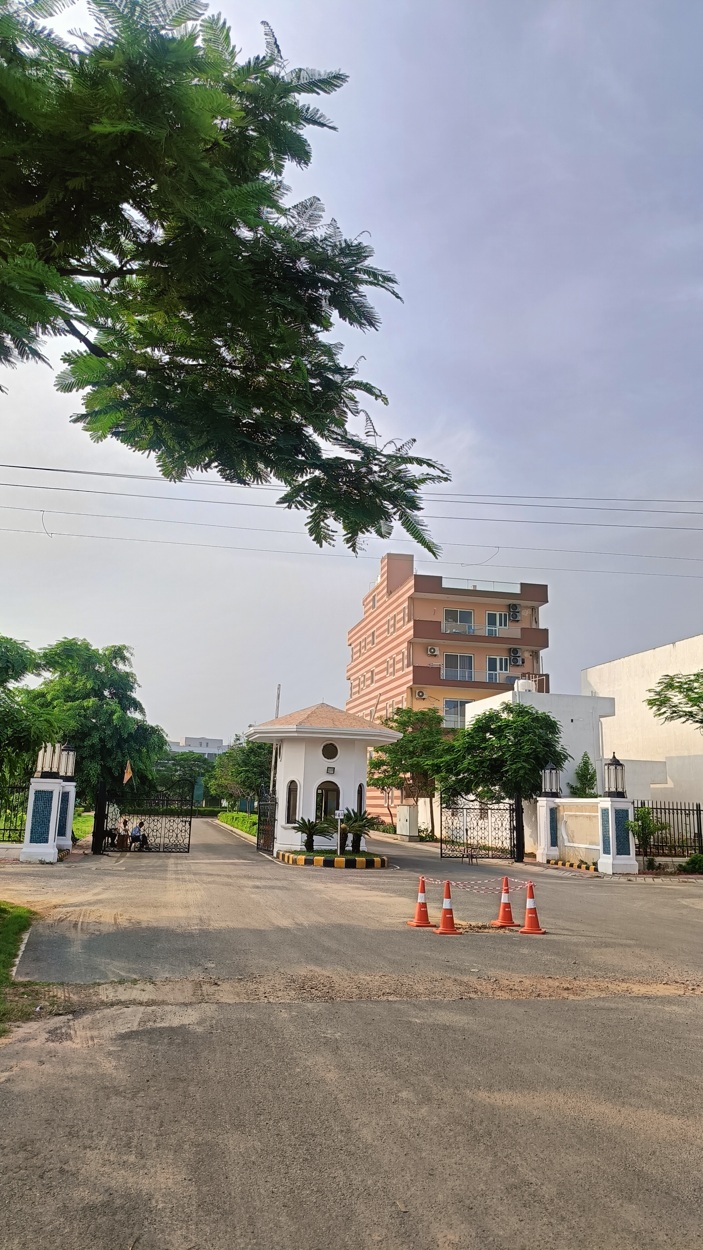 Dlf Independent Floors At Dlf Gardencity Sector 91 92