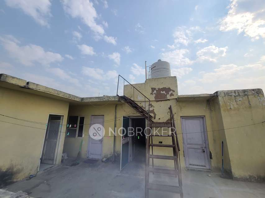 4+ BHK Flat In Arun Vihar For Sale  In Sector 37