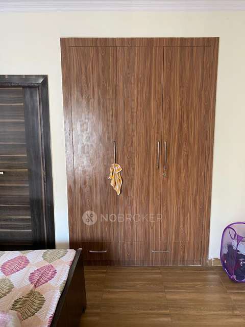 2 BHK Flat In Amrapali Silicon City for Rent  In  Sector 76