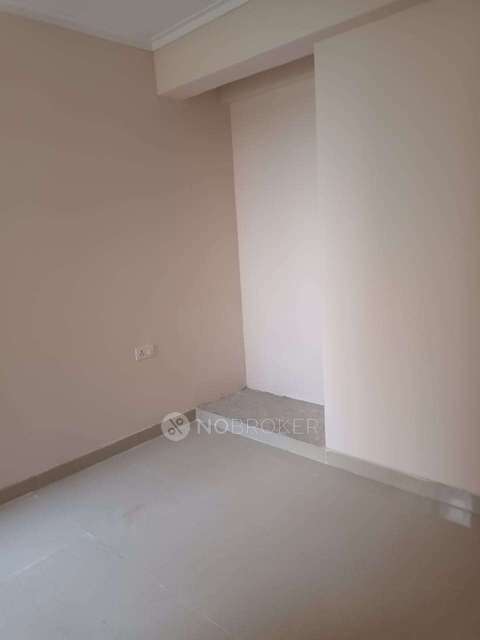 2 BHK Flat In Amrapali Golf Homes For Sale  In Sector 4