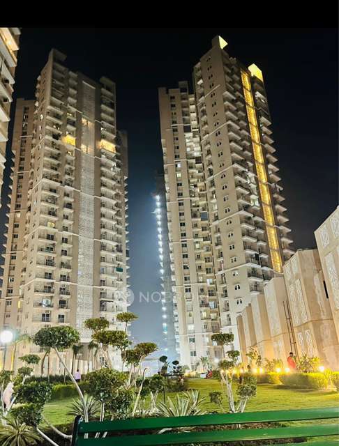 2 BHK Flat In Apex Golf Avenue For Sale  In Sector 1 Apex Golf Avenue 1, Amrapali Leisure Valley