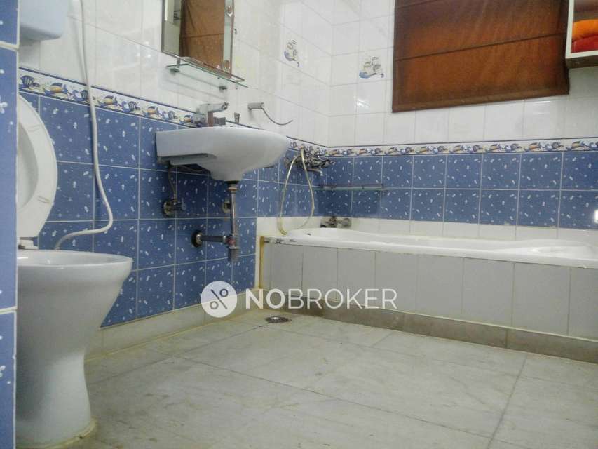 4 BHK Flat For Sale  In Janakpuri